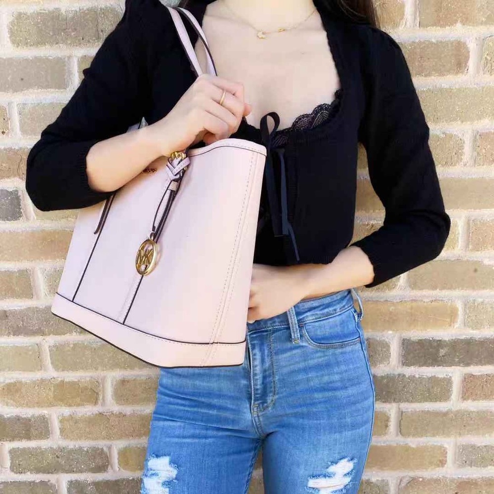 Gaby’sBags💕NWT Michael Kors Tote - Picture 2 of 2